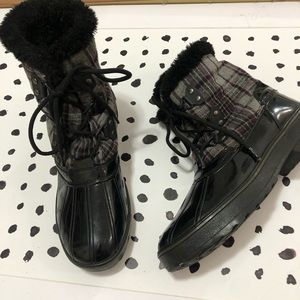 GH Bass Alps Winter Snow Black Plaid Fabric & Rubber Duck Boots size 10